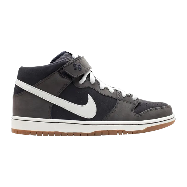 Dunk Mid Pro SB Black — Authentic Nike in stock at CLZTURE