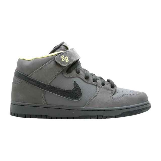 Dunk Mid Pro SB Batman — Authentic Nike in stock at CLZTURE